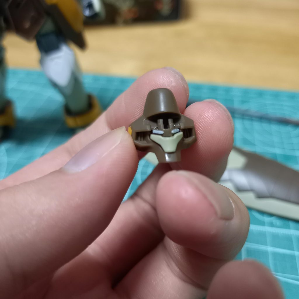 メインカメラをツインアイに改造しています🎵小さい部分ですが、上手く出来たと思ってます…ひさし部分のパーツが付くと見えにくくなってしまうのが残念です💦(笑)