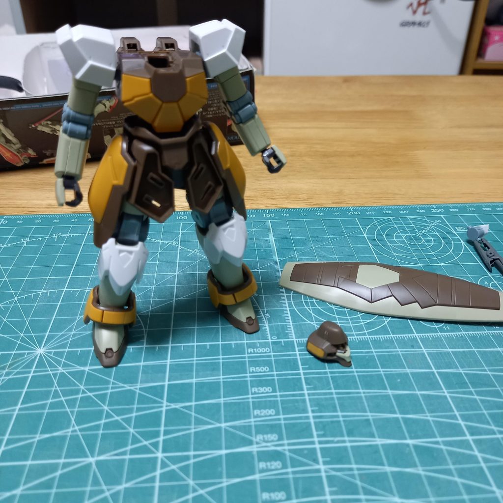 【改造やミキシング部分の紹介】肩のアーマーにはガンダムAGE1を、膝アーマーにはバルバトスルプスのパーツを使用して、オリジナル装甲としています✨