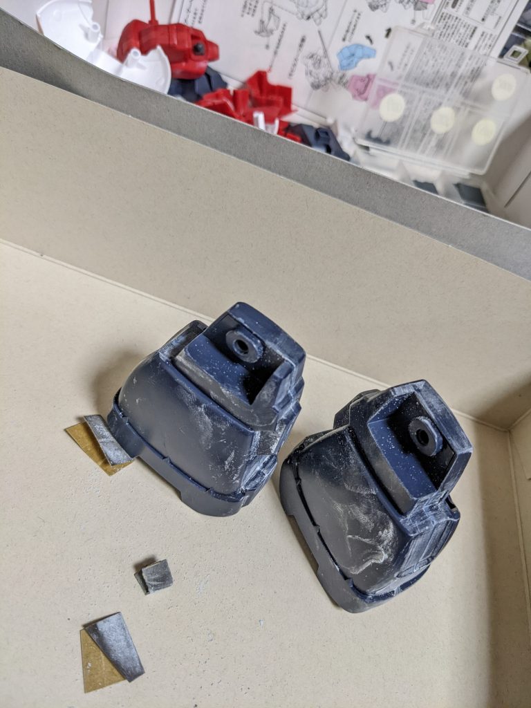 接着剤の跡や合わせ目などは消す努力をしつつ、削っては洗ってを繰り返しました~。