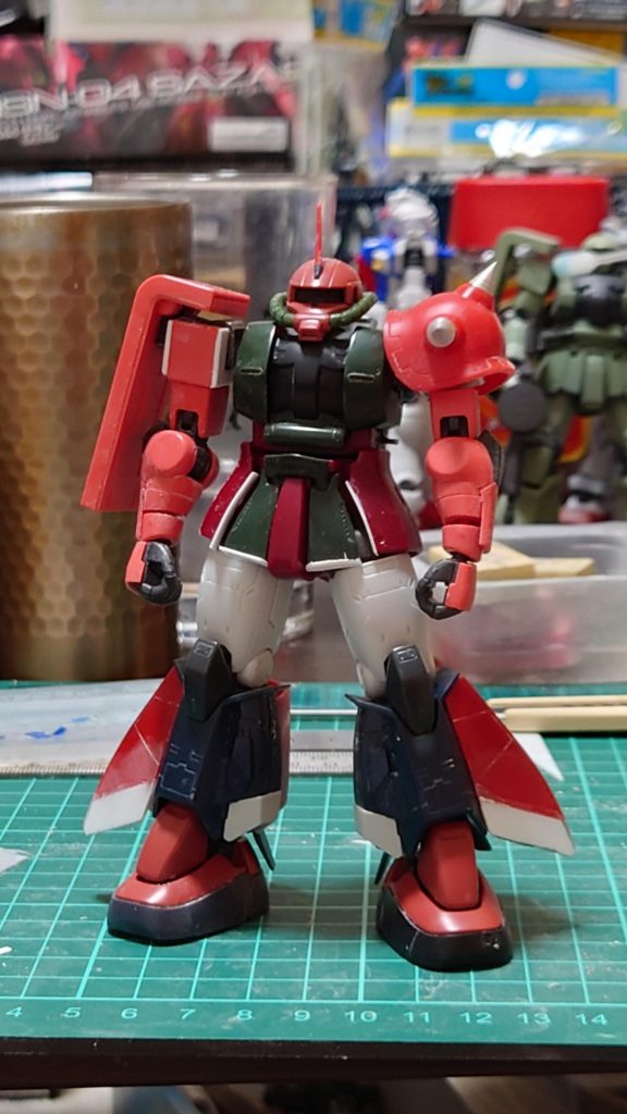 その他に手を入れた箇所はこんな感じです。ちょっと脚カバーの正面が直線的なシルエットになっていますが、気に入らなかったので軽くRをつけました。