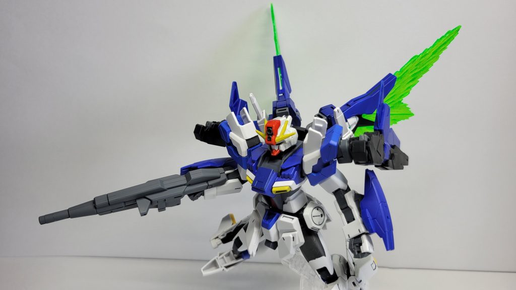 そしてR(リザレクション)形態。どうしても光の翼のエフェクトが欲しくて、ジャンクからダブルオースカイのパーツをかき集めて形にしました。その際本体にも大きく改修を行っており、今回のベースになっています。