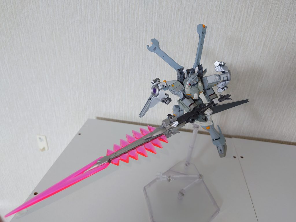 最大出力でDUSTに出てくるイカリマルのような巨大ビームソードになります。