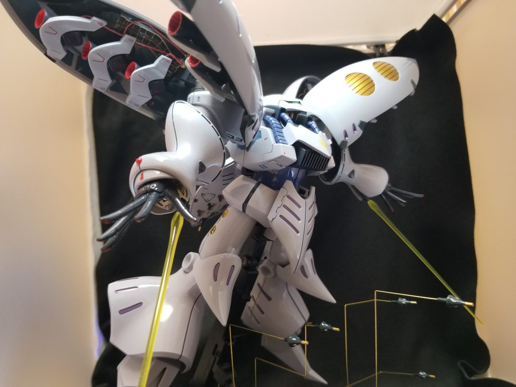 バインダー内部のスラスター増設、つま先の形状変更、すねアーマー追加してます。