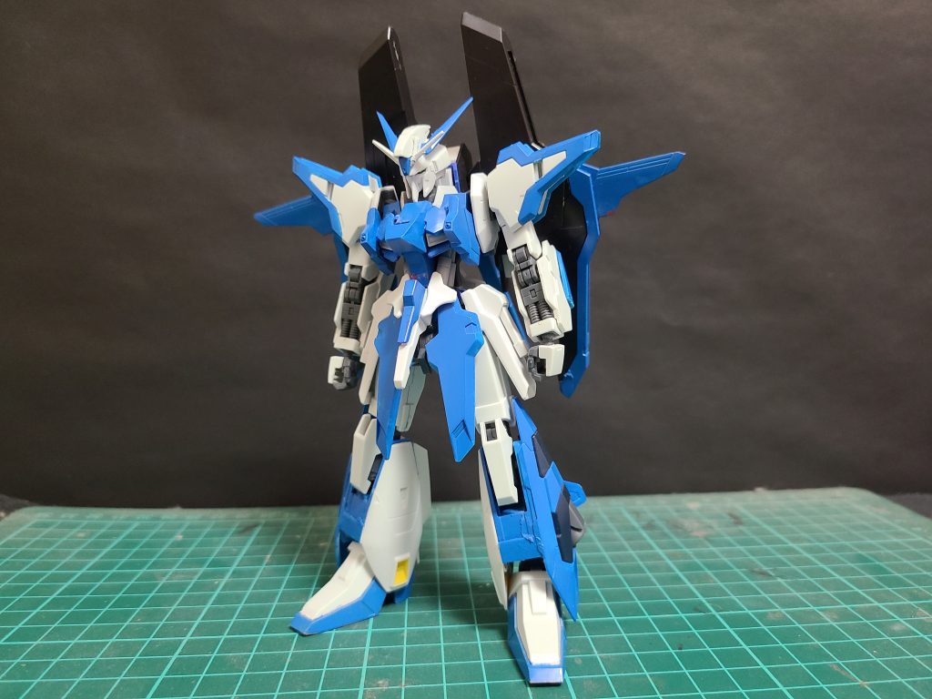 「Ζガンダム」の改造ガンプラ。スピードと機動力を重点に置いてカスタマイズされており変形することによって爆発的な加速を得ることができる。