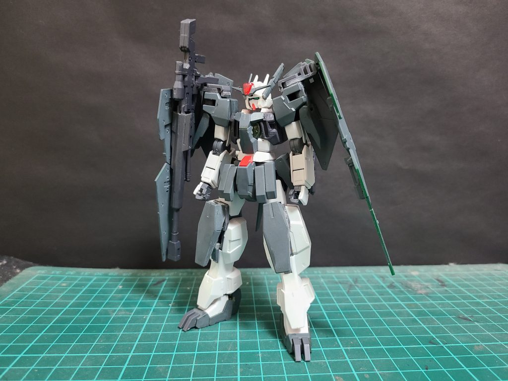 「ガンダムサバーニャ」の改造ガンプラ。精密射撃を得意とし、一機で敵機の索敵を行い長距離により撃破する、単機で索敵し射撃ができるようにカスタマイズされている。デュナメス、ケルディムのパーツを一部使用してる