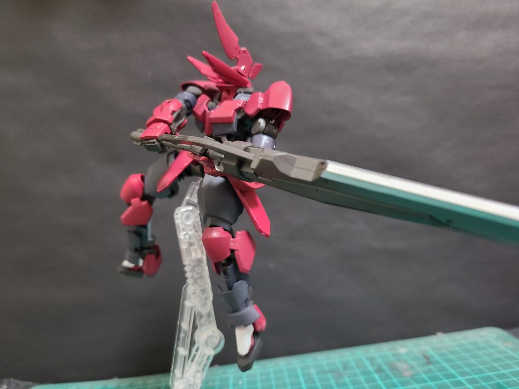 ヴァルキュリアギガソードを構える