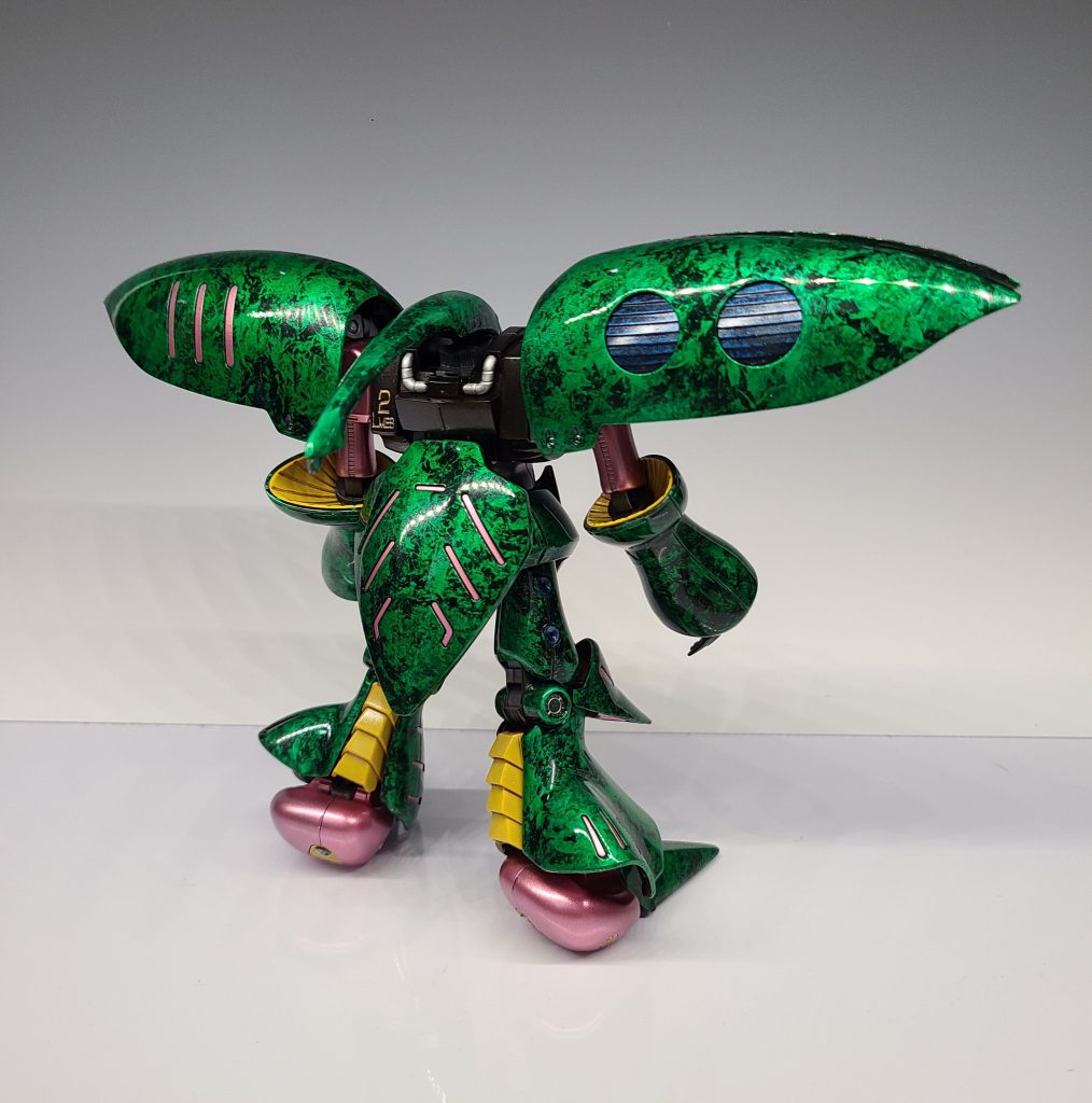 バックショット。間接や踵に金属パーツを使っています。