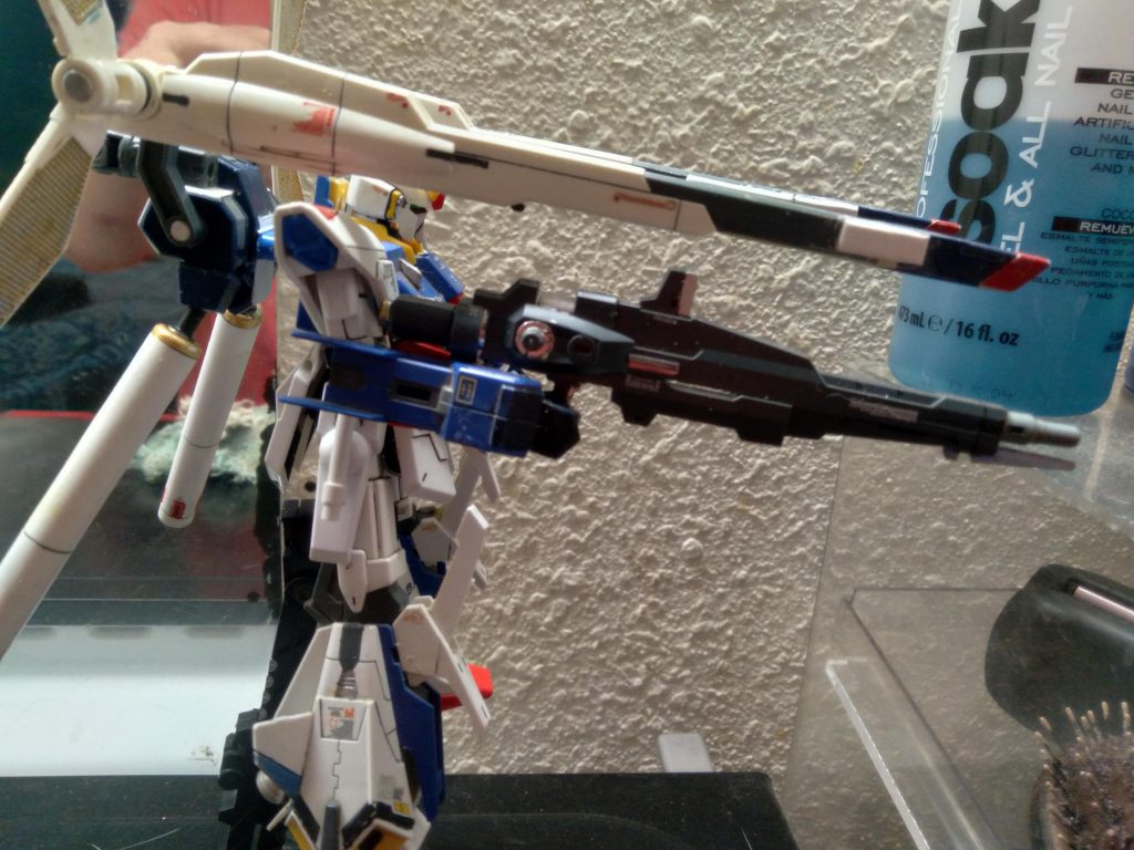 Side view. It also uses the satellite cannons from hgbf jegan blast master. I also gave it the lightning gundam rifle and strike freedoms beam saber holders I glued to the side skirts. 