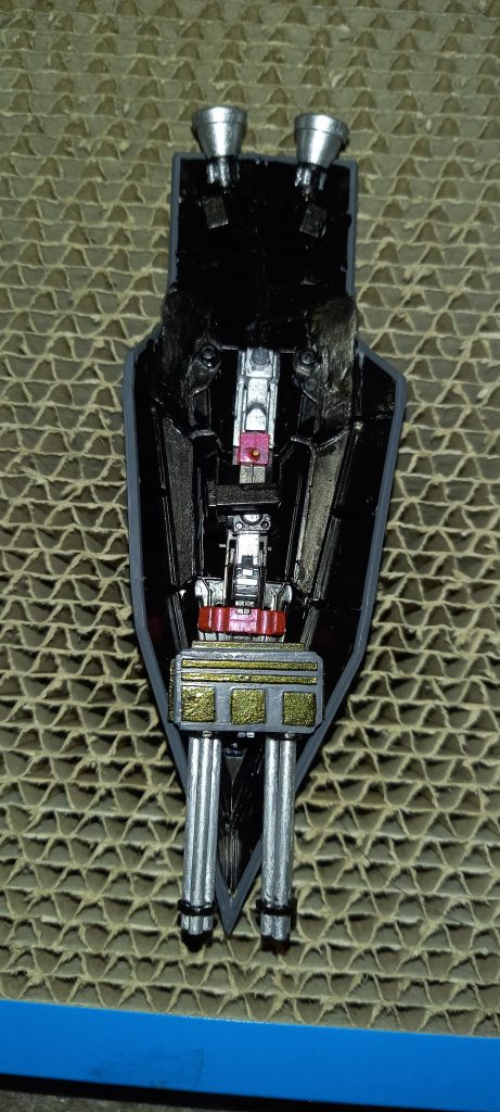 ヘッド裏から、スクラッチしたツインガトリングとメインバーニア(なおバックパックのバーニアもいれれば最大8つのバーニア)