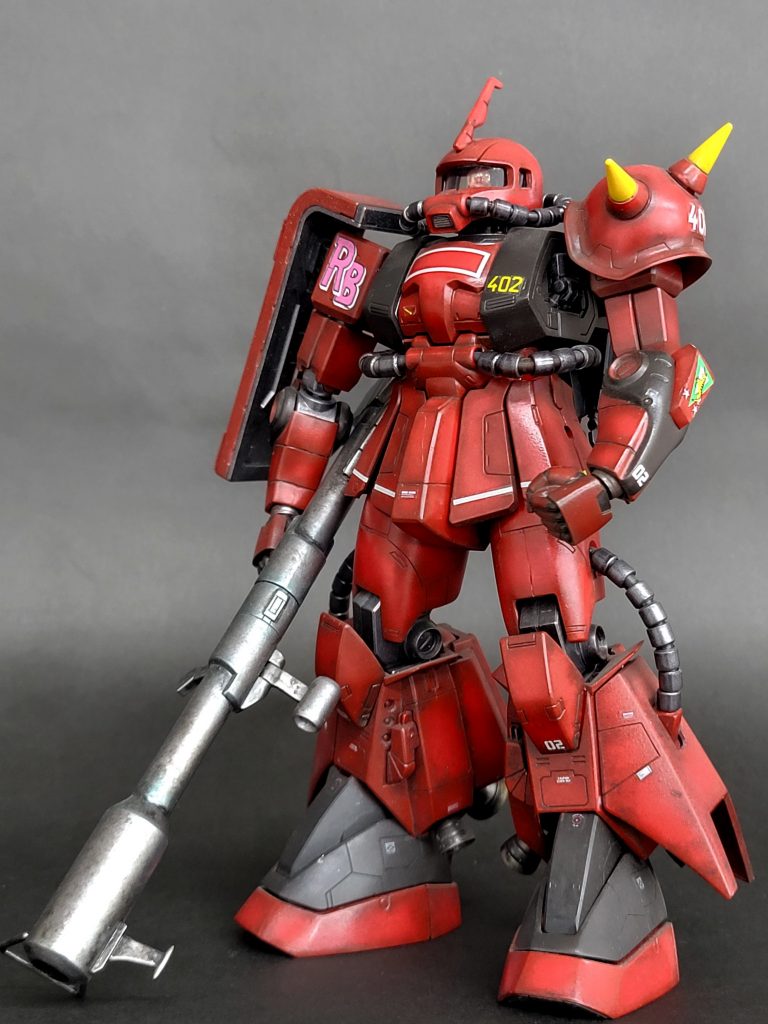 ジャイアントバズーカは付属しないので、旧MSVキットのジャイアントバズーカと、付属のザクバズーカをニコイチに。