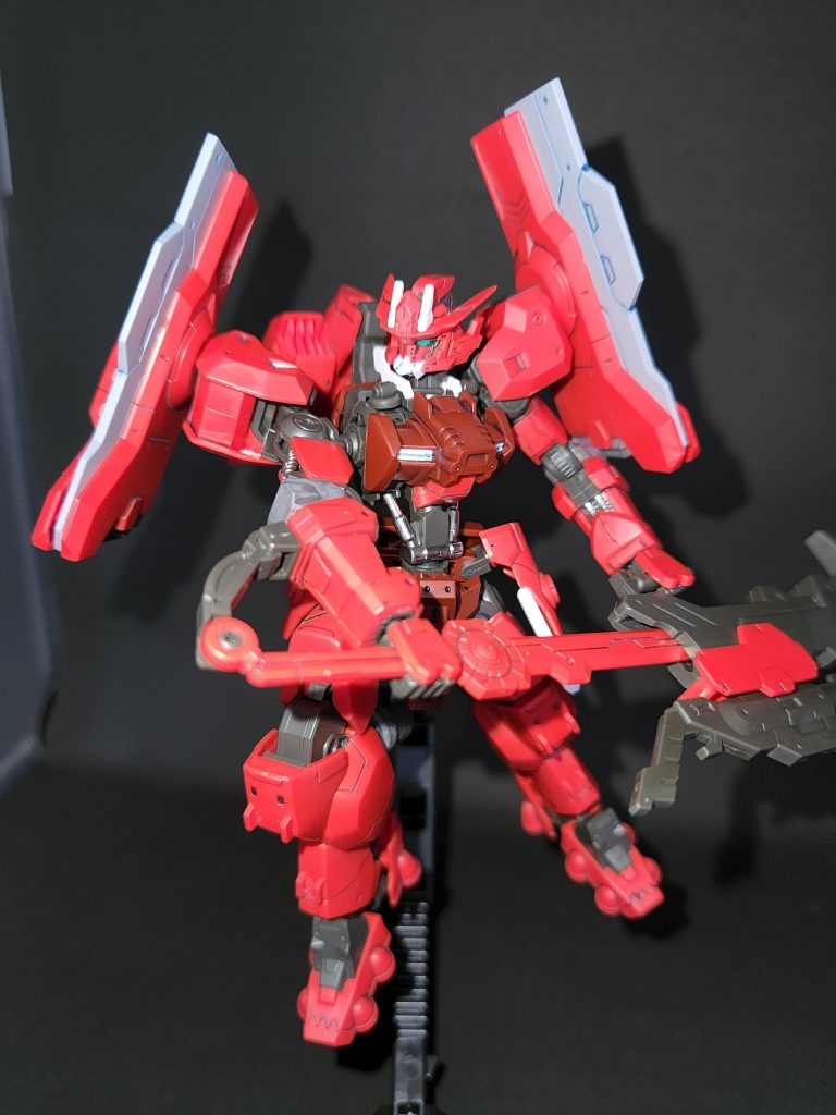 武器はホルダーに一体化出来る様になっておりますソード、ショットガン、そして鞘部分のハンマーがアスタロトの武装ですわ～