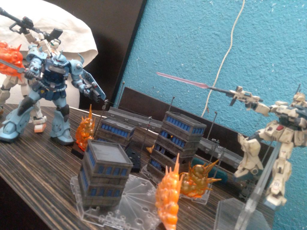 08th MS team battle scene–2枚目/制作者：GunplaGuy