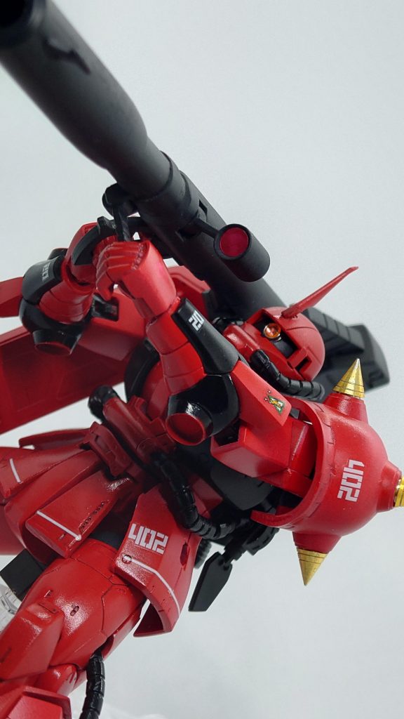 無いなら作ってしまいましょう!オリジン版ザク・バズーカを芯に使って、エバーグリーンのプラパイプ等と組み合わせ、オリジン版ジャイアント・バズの出来上りです。