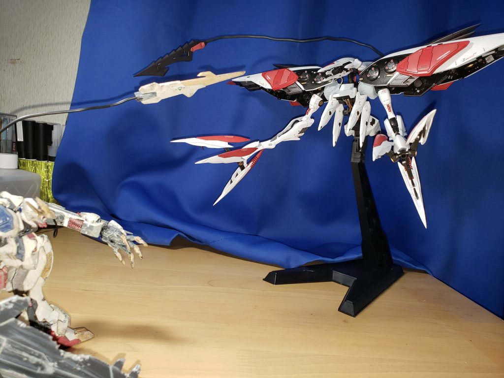 最後はバルバトスルプスレクスリペアードとのツーショット写真でしめましょう。いかがだったでしょうか? 今回は赤がちょっと濃すぎたこと以外は結構満足です!次何作ろうかなぁと悩んでます。またミリタリーに戻ろうか、ガンプラにしようか...。決まったらまたTwitterにでも投稿するつもりです。では今回は以上です! またほかの作品で会いましょう^^