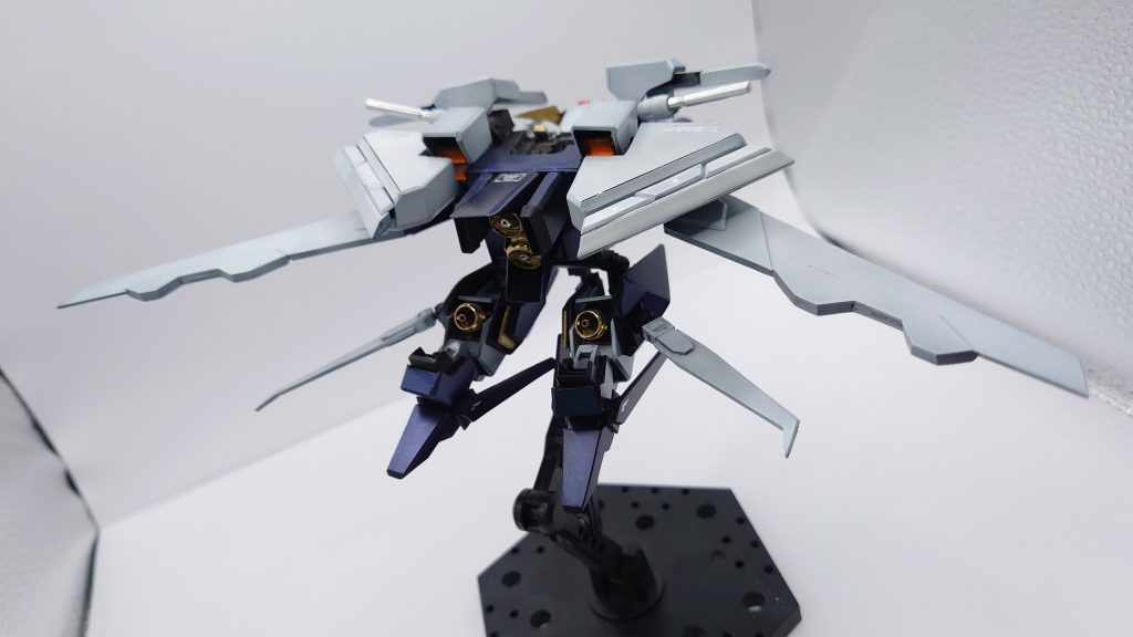 アーマー分離状態。ペーネロペーのFFユニット参考に調整。向こうがワイバーンで生き物的な感じなので対象的に非生き物、戦闘機風にしました。