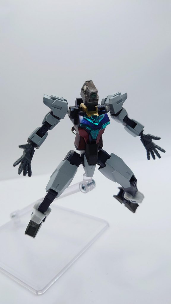 中身の「コアガンダムモドキ」です。アーマー装備して「ガンダム」になります。