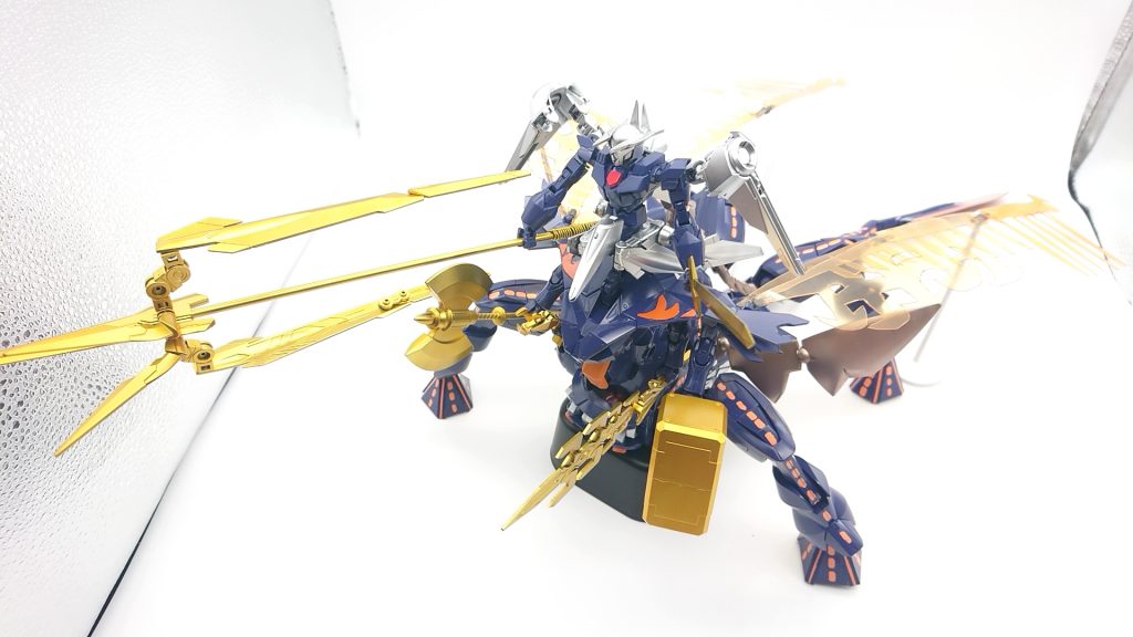 身長260mm、横幅約300mm、奥行400mmのバトスピガンプラ史上最大級のビッグスケール。