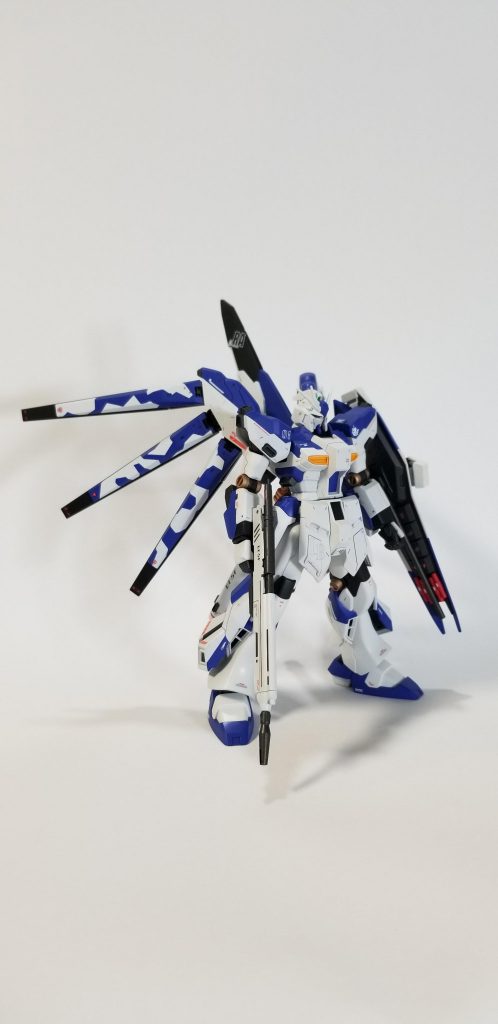 素のライフルのデザインが好きになれず、RGのデザインっぽくしてみました。画像で見てみると、上部に四角目のセンサーなんか付ければよりそれらしくみえたかなと…