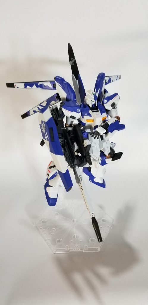 サンダーボルトを真似てロングライフル側にもシールドつけてみました。重すぎて肘関節が割れました…キット2個あってよかった(笑)古いのかABSがギチギチでグリス塗ってハメました。ABSはガンプラの黒歴史の予感…