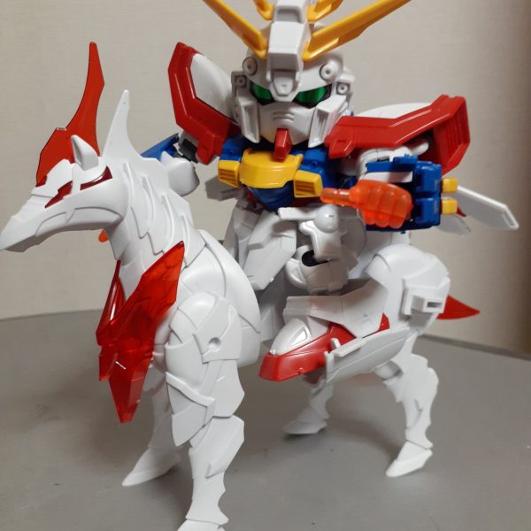 SDWHのナイト戦馬にひとまずBB戦士ゴッドガンダムの後ろアーマーを切り取って乗せてみたの図。（2枚目）