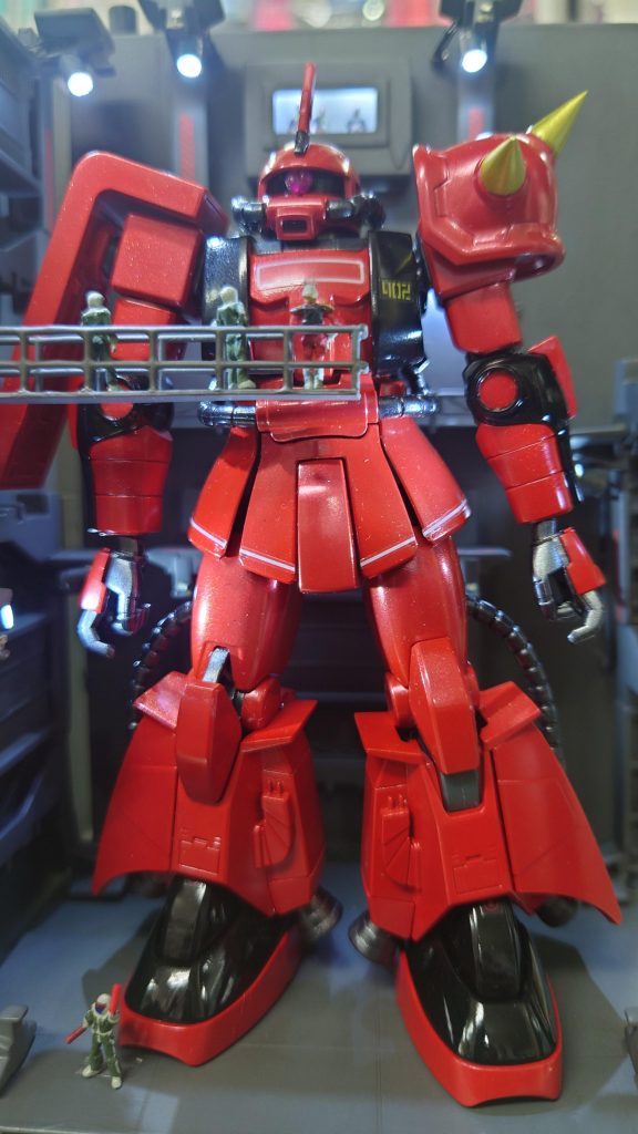 シャアがジョニーザクを見に来てるってゆー設定www