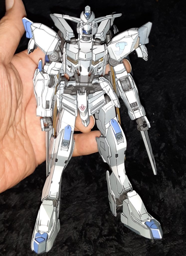 次はグフ作ろうと思いましたが、フラッとよったジョーシンでゲットしたウイングガンダムと、積みプラのシナンジュ、アレックスとどれにしようか思案中です。どれにしようかなぁ?????