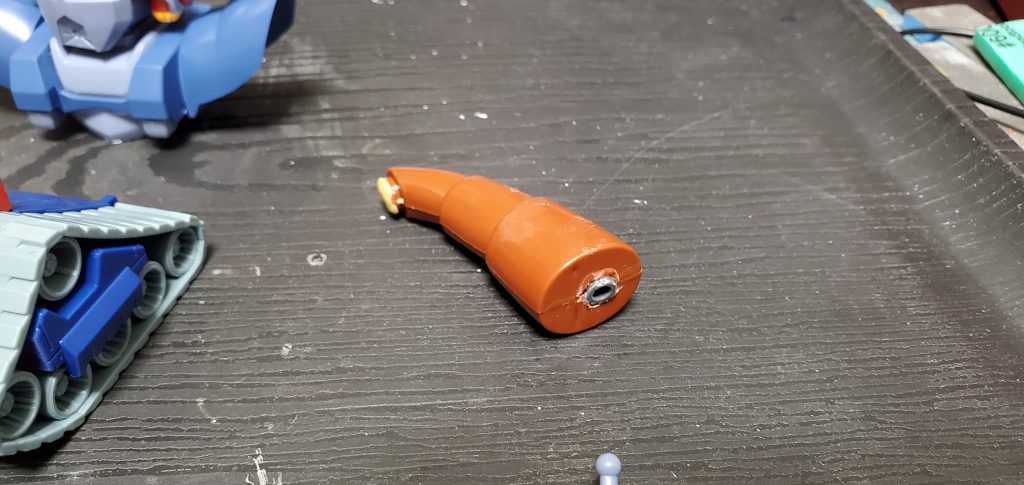 腰や腕は改造して組みつけています。