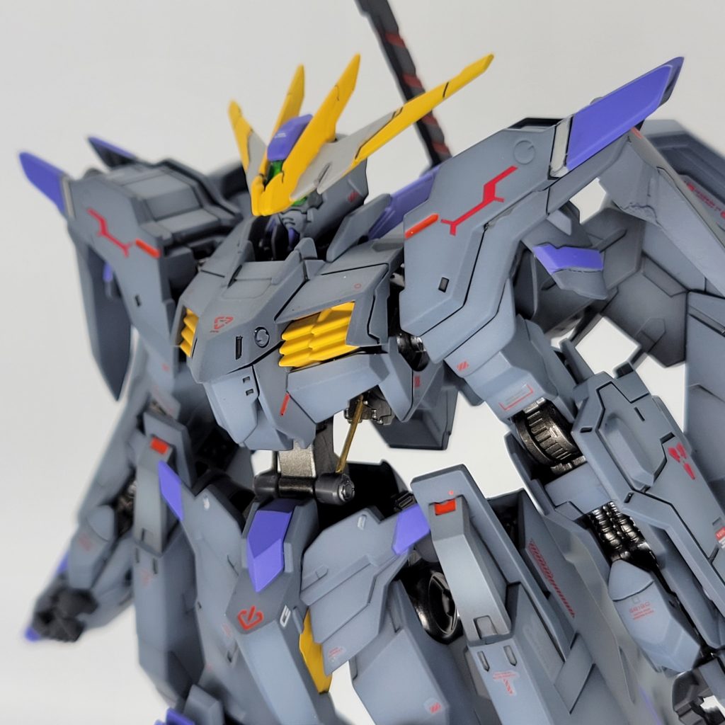 ■バストショット金型の抜き方向の都合で再現できなかったモールドを追加したり、エッジ出しをしました鉄血系とニューロンデカールは親和性高いと思ってます🤣