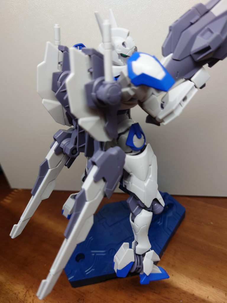 取説のこのポーズに惚れて買った子なのでやはりこのポーズは外せない！バックパックにビットステイヴがつくの超かっこいい