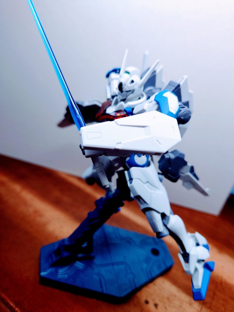 ビームサーベルが青色なので全体的に馴染むのが良きです。アニメの放送楽しみですね〜！