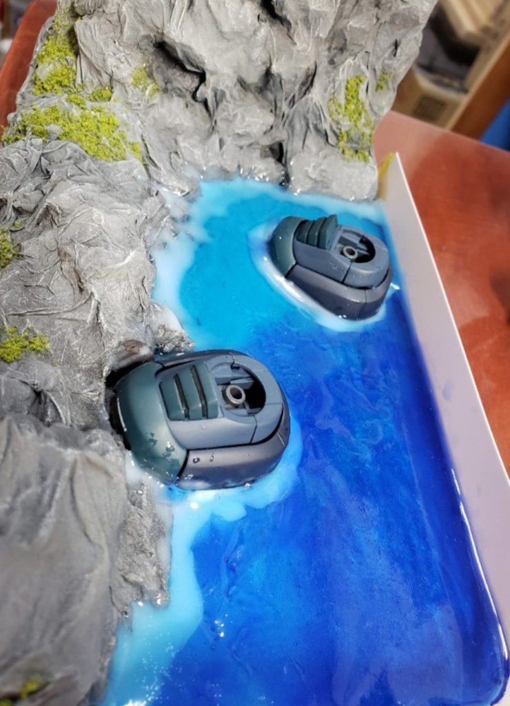 UVレジンはSeriaで購入。波打ち際:パステルブルー×2浅瀬:クリアブルー×6深場:クリアマリンブルー×7合計15個使用。ある程度厚みを出すために15本使用とコスパはイマイチだが液に色が付いてるのがGoodですね!波打ち際はパステルブルーを使用。どうせこのあと白波で隠れるので。