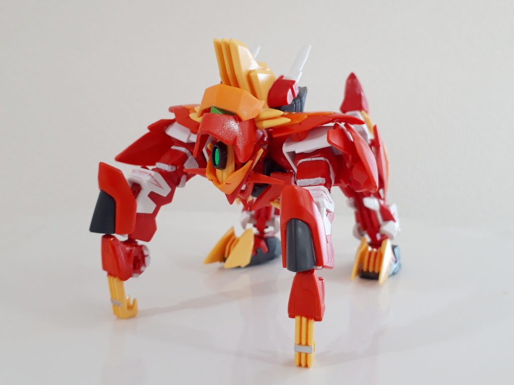 ブルートモードに似たMA形態です口内の高エネルギーなビーム砲が強力バックパックからせり上がった装甲とガンダムヘッドの前立物で獣の顔に見立てています