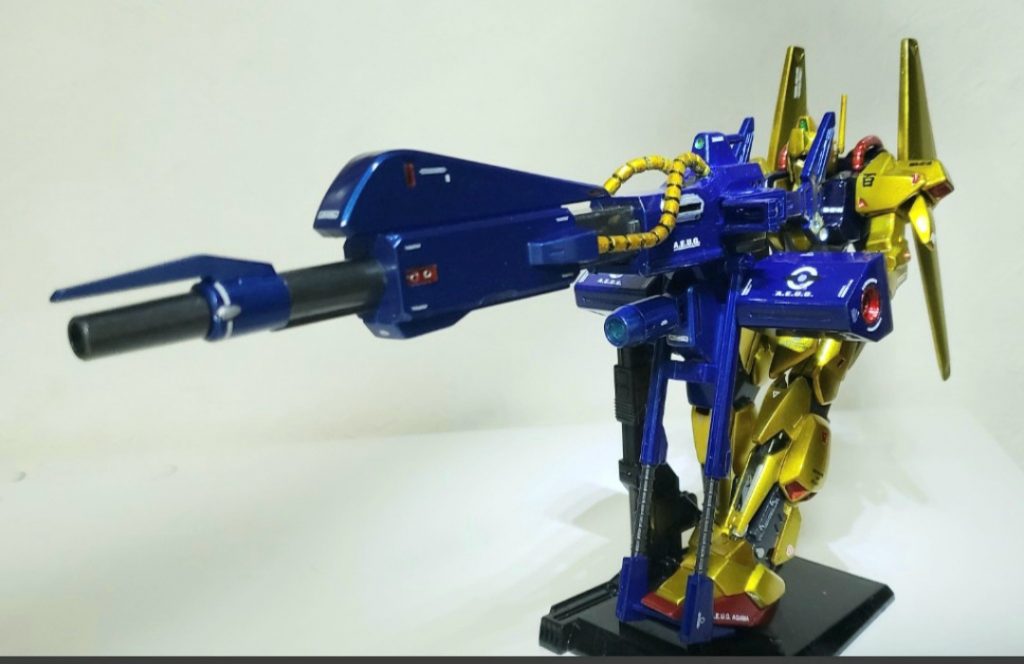 そしてこのキットを買ったほとんどの人がお目当てのメガバズーカランチャーww当然のようにモナカなので合わせ目は真ん中にガッツリ出ます^^;