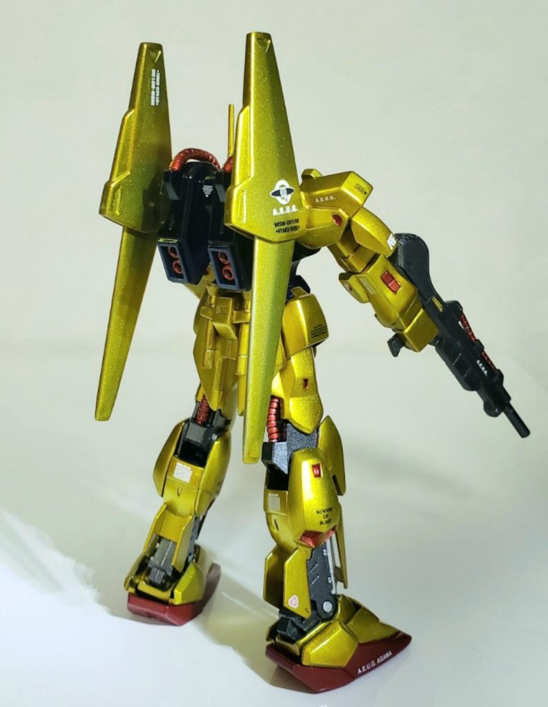 フレキシブルバインダーが特徴的なバックショット。