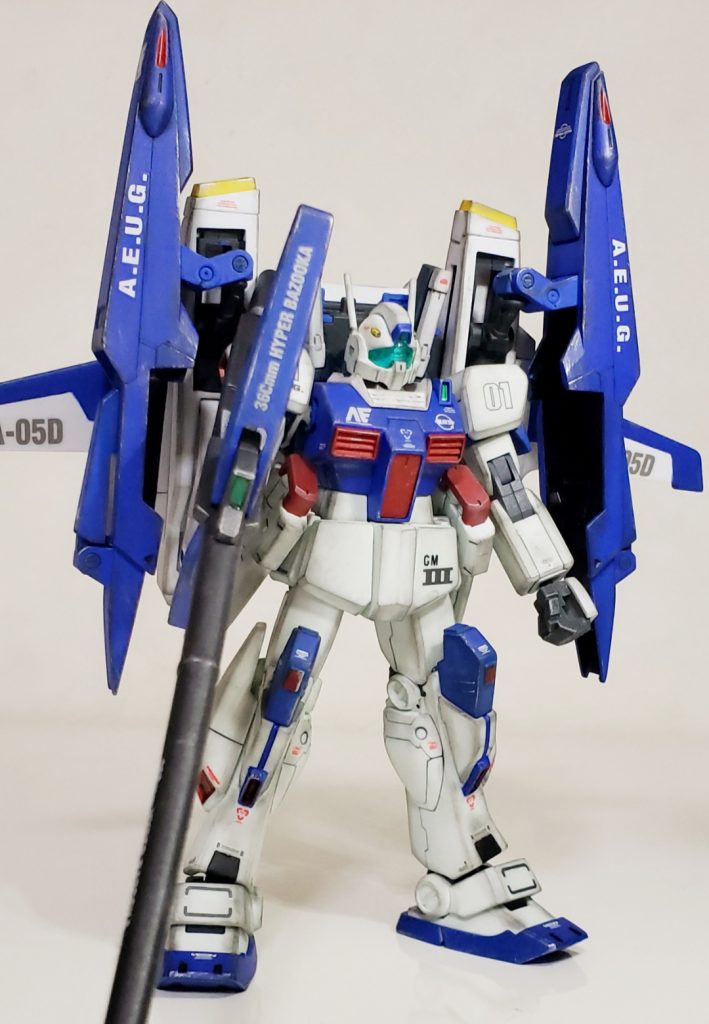 肩のミサイルポッドを外さないと干渉しちゃってGディフェンサーを装着出来ないのが悲しい…自立は可能だけどブンドドはムリですね^^;