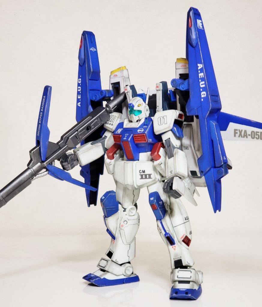 ロングライフルを持たせるためにハンドパーツもガンダムMk-IIのものに交換してあります。ジムIIIのハンドパーツは小さめなので、こっちの方が大きさの見た目バランスも良いですね!