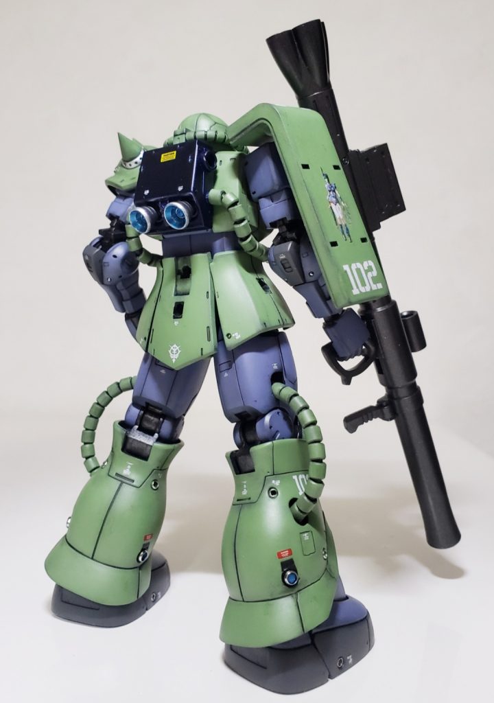 バックショット。使う機会がなかったザクレディのデカールを貼ってみたかっただけですwwでもシールドに予備弾倉装着って.…あぶなくね!?