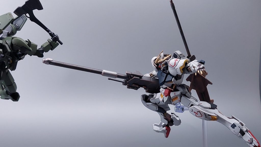 バルバトスが滑腔砲をほぼゼロ距離でぶっぱなすアレが好き(*´ω｀*)