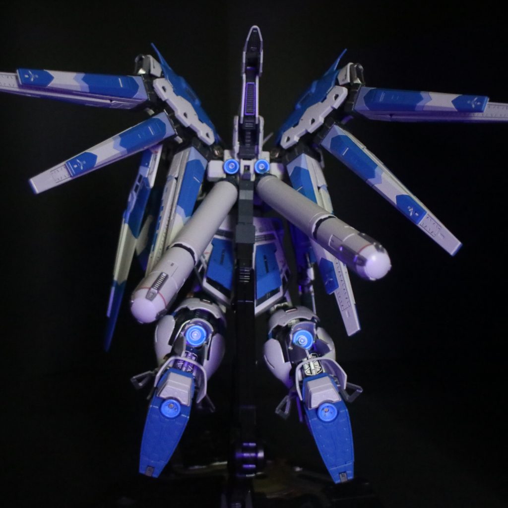 ストーリー見て頂いてた方は気付いたかも知れませんが、足裏のバーニアが結局見つかりませんでした…ウェーブのバーニアに変更しました。バーニア内側は青にガイアの蛍光クリアを混ぜた物を塗りブラックライトで光らせてます。 