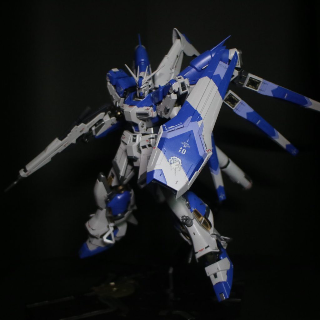 この角度だとシールドに微妙にメタリック感が…