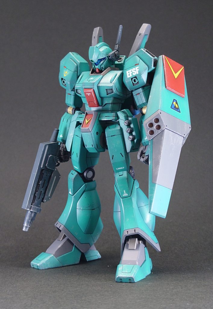 各所にスジボリを追加しています。