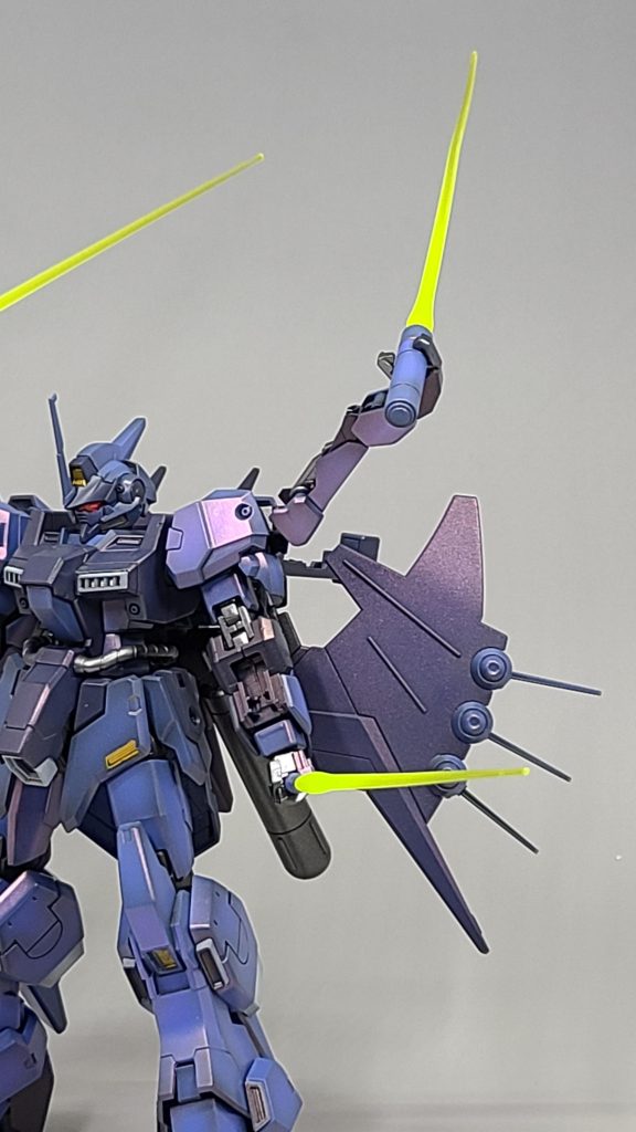 サーベルは蛍光塗料でグラデーションをかけて発光してるようにしてみました(・∀・)