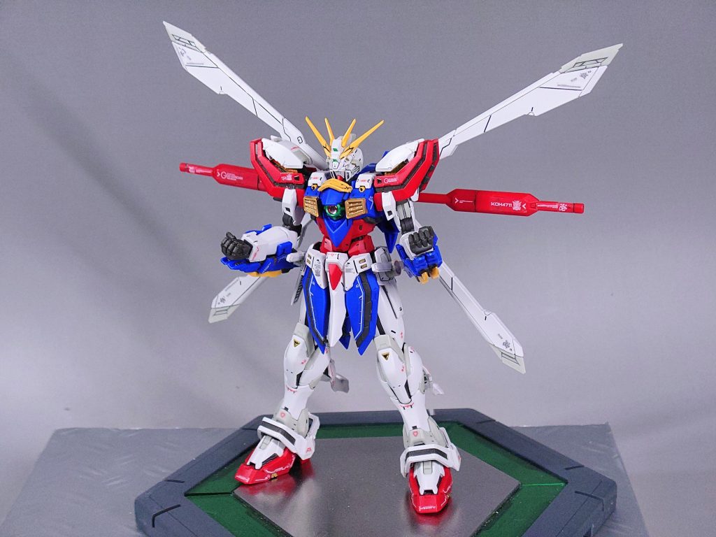 動いてナンボのガンダムなのでポージングさせるのが楽しいです。