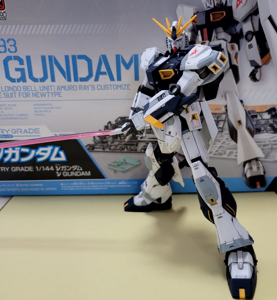 MGビームサーベルの刃を付けました。カッコいいんですが、長くて画面に収まりません。