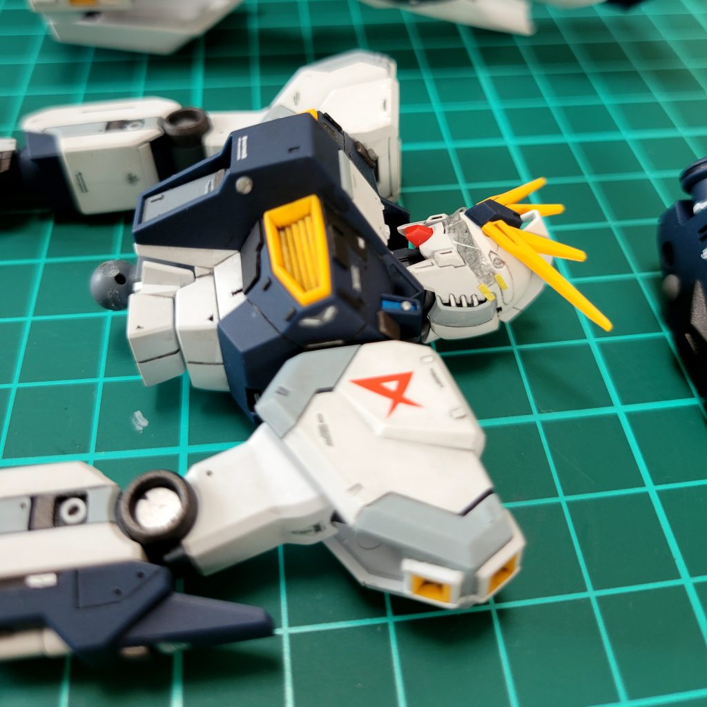 製作途中(ウソ)。GUNSTA のパイセンがされてるの見て、ボクもいつかやってみようと思ってました。V GUNDAMカッコいいし、作るの楽しいし、オススメのキットですね! 作ってて、とてもテンション上がるガンプラでした! バンダイさんありがとうございました!