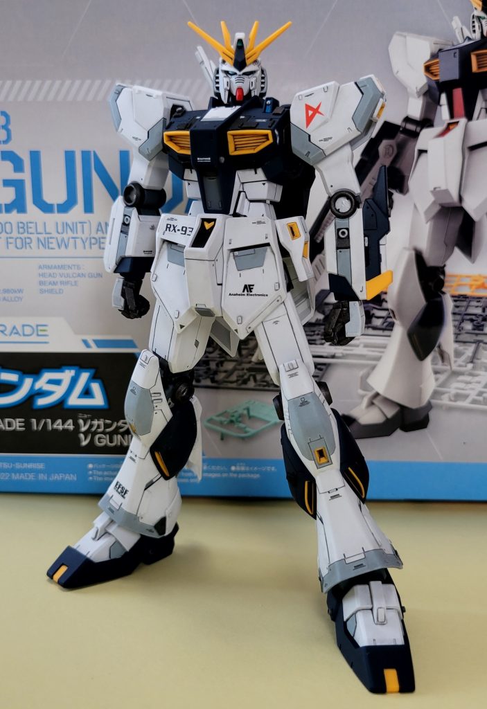 v GUNDAMって投稿数多いし、皆さん気合い入ってる作品ばっかりなんで、少し距離をとってたんですが、最近店頭で良く見るのと、安くてお買い得なのとで、とうとう買っちゃいました!買ったからには作らないと、作ったからには投稿しないとね!