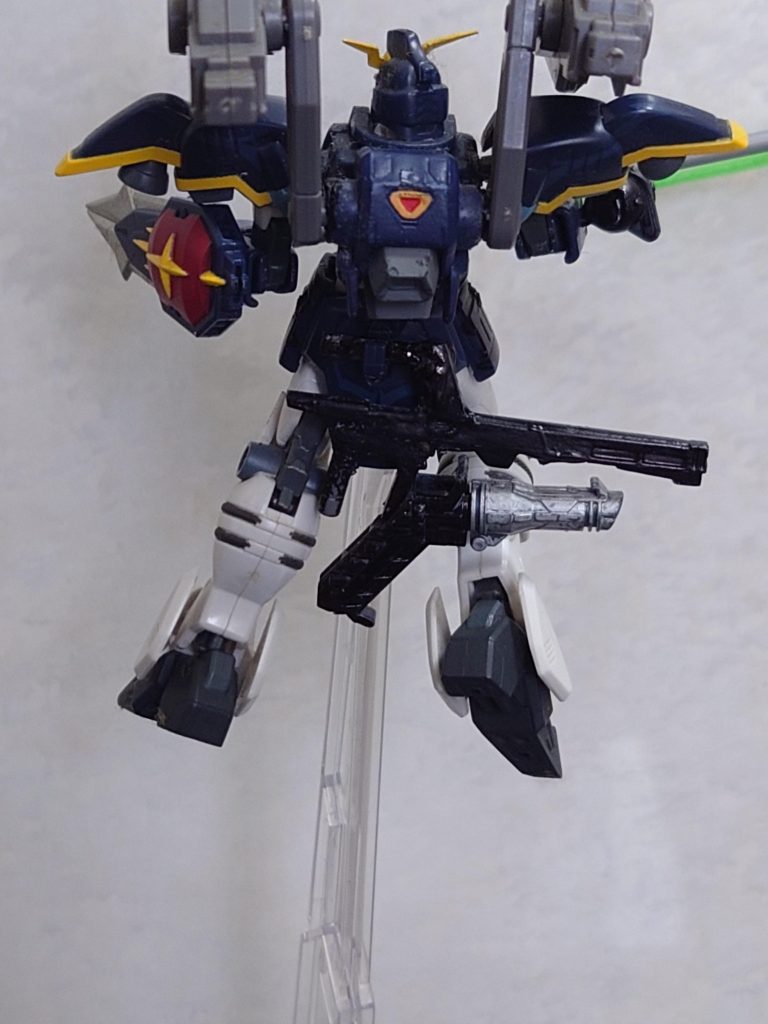 ちなみにビームライフルは腰に装着可能です。