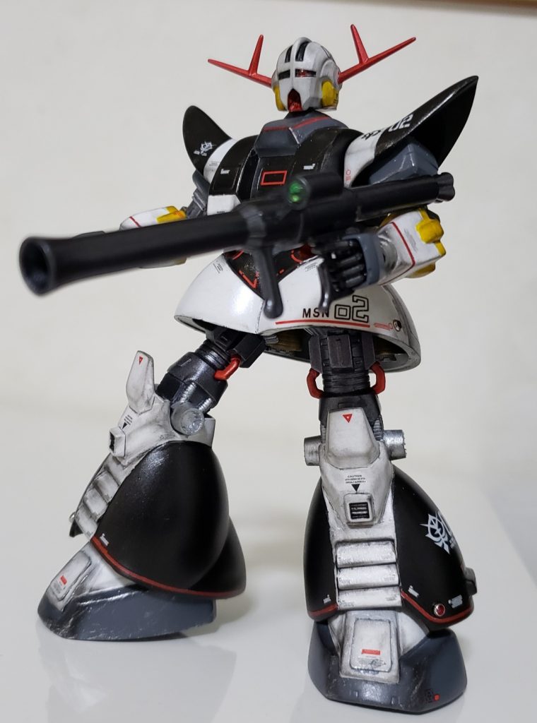 なので足があるんだから陸戦型化ってのもアリでしょ!ってことで旧キット武器セットのザクバズーカ持たしてます。サイコミュ機能をオミットしたことで通常MSサイズにダウンサイズ化、ニュータイプ能力を持たないエースパイロットでも運用出来るようにとテスト中のプロトタイプ高機能MSって設定です。