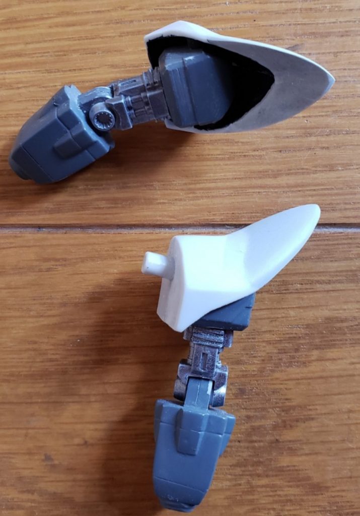 肩も小さく感じたのでエポパテで延長してます。