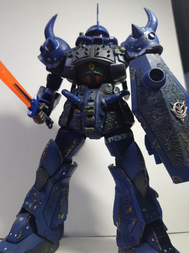 シールドはジオン立体エンブレムを貼り付けてみました。